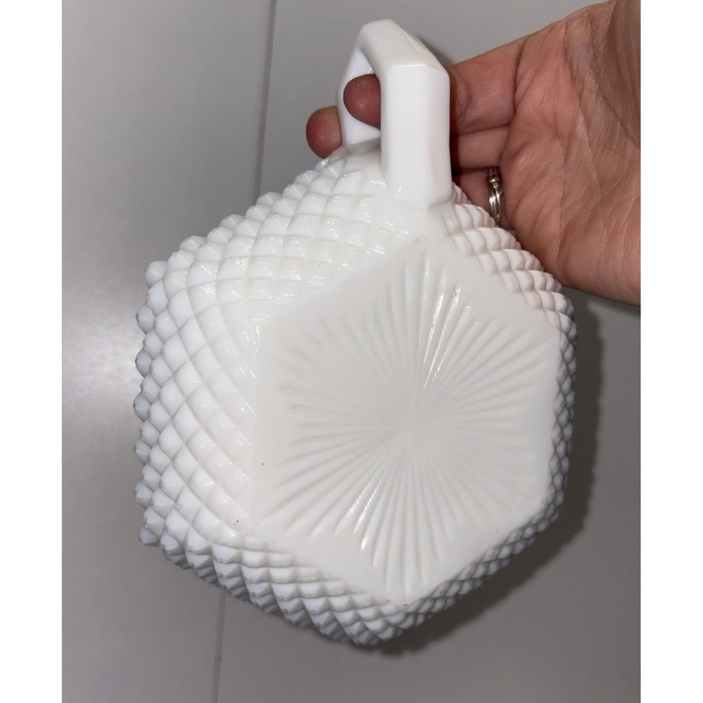 Vintage Westmoreland White English Hobnail Milk Glass 1-Handle Hexagon Bowl‎ - Picture 4 of 5